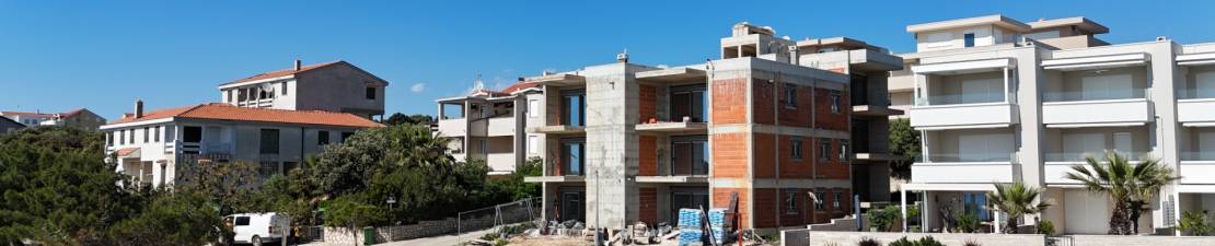HR/PAG/MANDRE- Predaj luxusných apartmánov s terasami priamo na pláži-1.rad