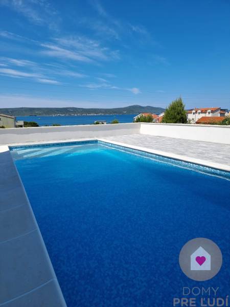 CROATIA/ST. Petar -4 furnished apartment by the sea with a large terra