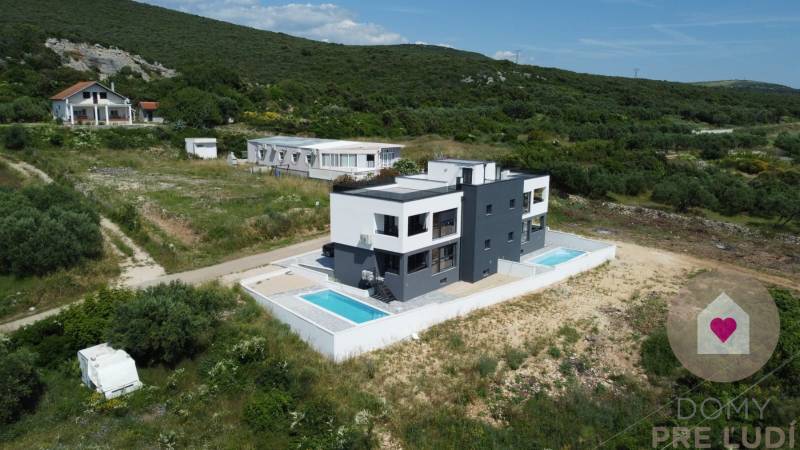 CROATIA/ST. Petar: 4 furnished apartment by the sea with a large terra