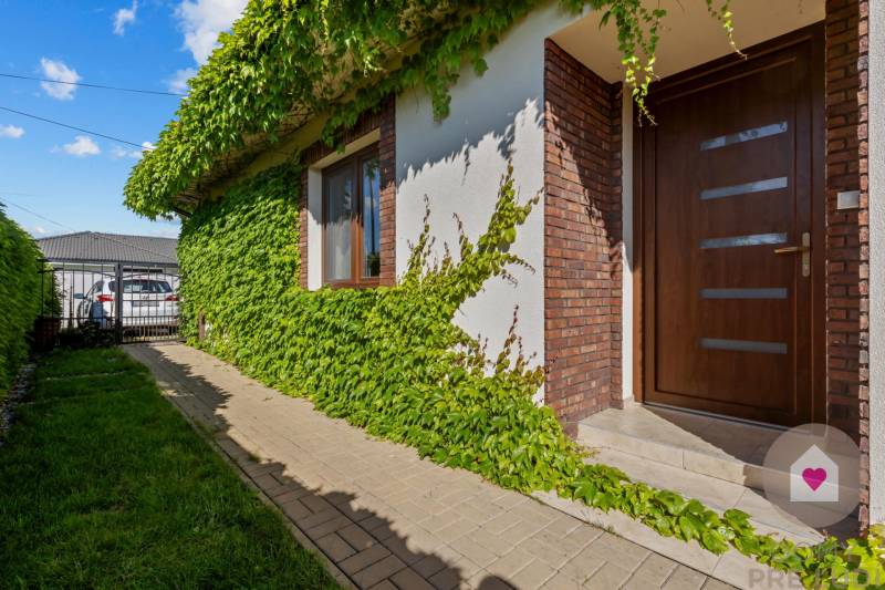 MICHAL NA Ostrove- 4-bedroom house with photovoltaics and garden