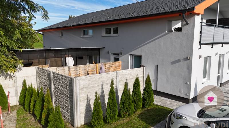 DOBROHOŠŤ - Renting a 3-room furnished apartment with a front garden