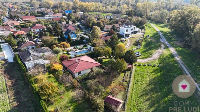 DOBROHOŠT-Sale of spittle family house with a garage and a garden 