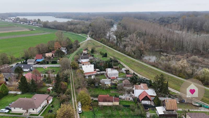 Vojka nad Dunajom - 3-room house with garden for living and recreation