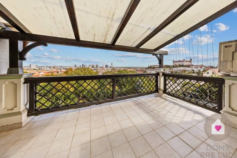 BA I - Rent a large 3-room apartment with a terrace and a view 