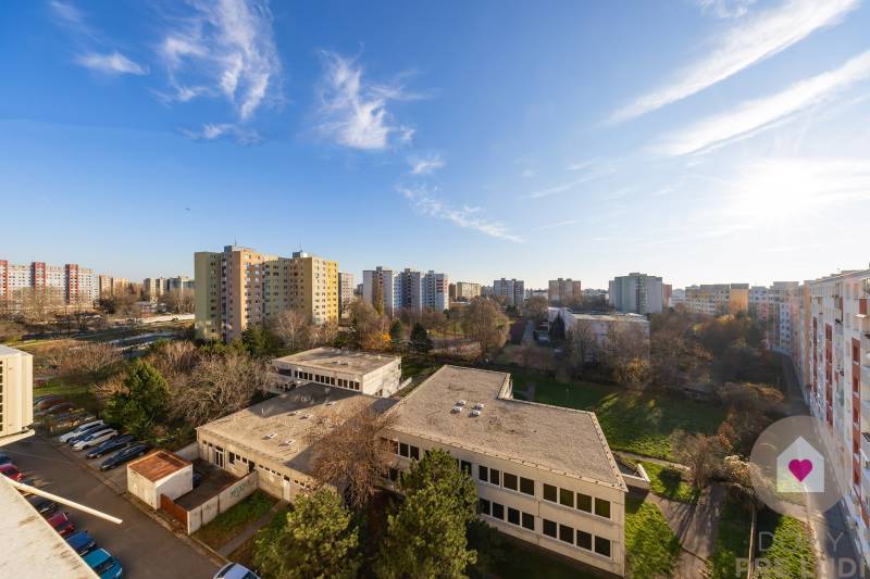 BA/PETRŽALKA-For sale renovated 4-room apartment with a balcony 