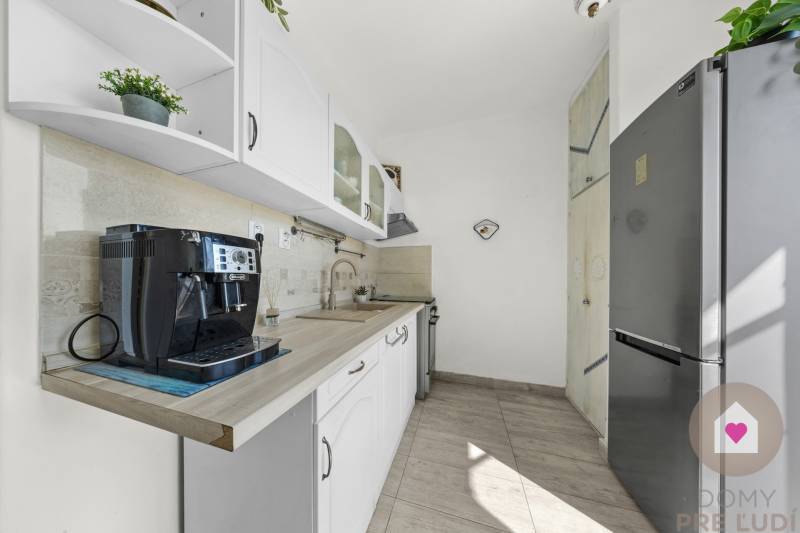 BA/RUŽINOV-Sale of a 2-room apartment with a balcony and a cellar 