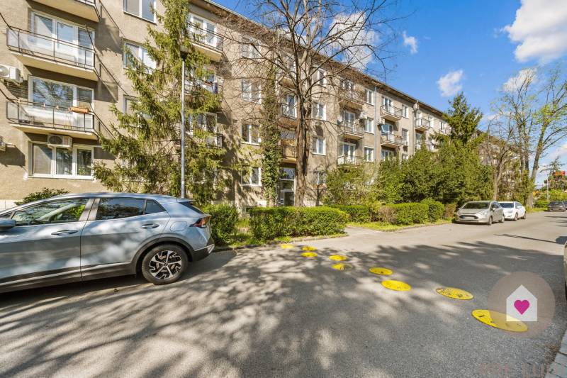 BA/RUŽINOV-Sale of a 2-room apartment with a balcony and a cellar 