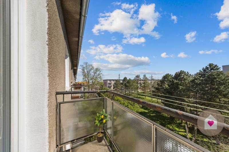 BA/RUŽINOV-Sale of a 2-room apartment with a balcony and a cellar 