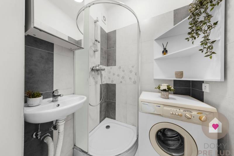 BA/RUŽINOV-Sale of a 2-room apartment with a balcony and a cellar 