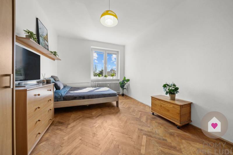 BA/RUŽINOV-Sale of a 2-room apartment with a balcony and a cellar 