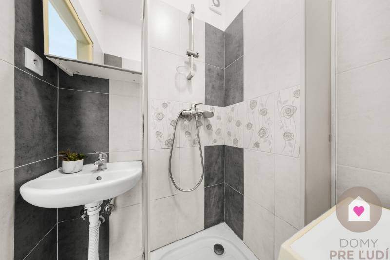 BA/RUŽINOV-Sale of a 2-room apartment with a balcony and a cellar 
