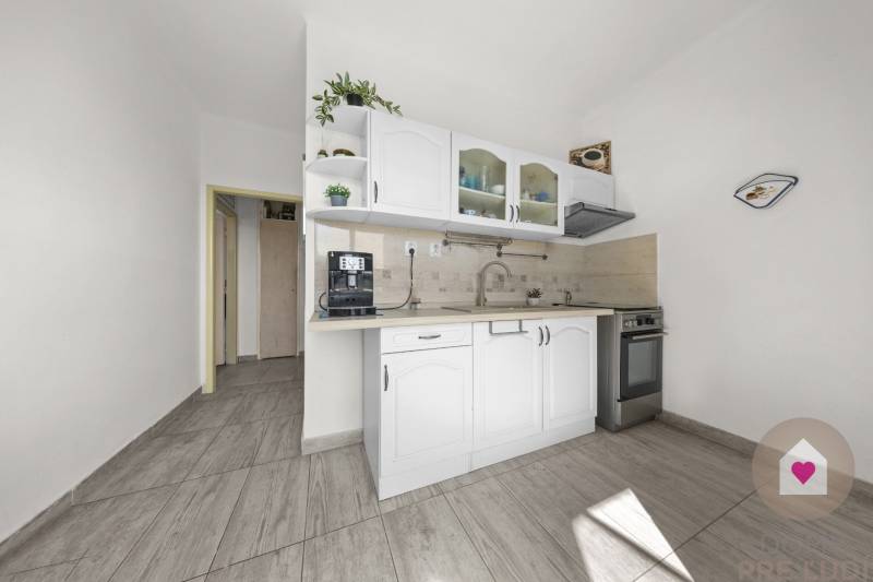 BA/RUŽINOV-Sale of a 2-room apartment with a balcony and a cellar 