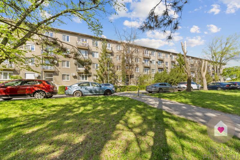 BA/RUŽINOV-Sale of a 2-room apartment with a balcony and a cellar 