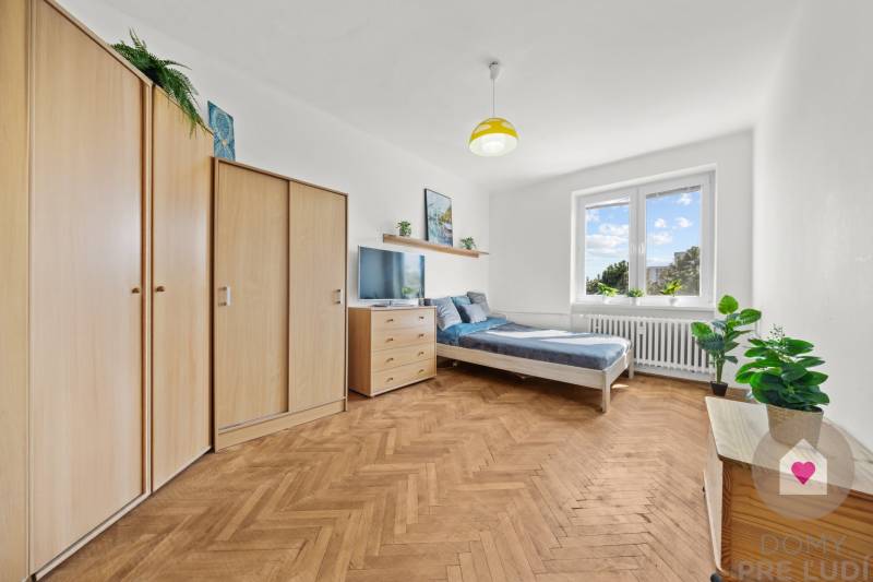 BA/RUŽINOV-Sale of a 2-room apartment with a balcony and a cellar 