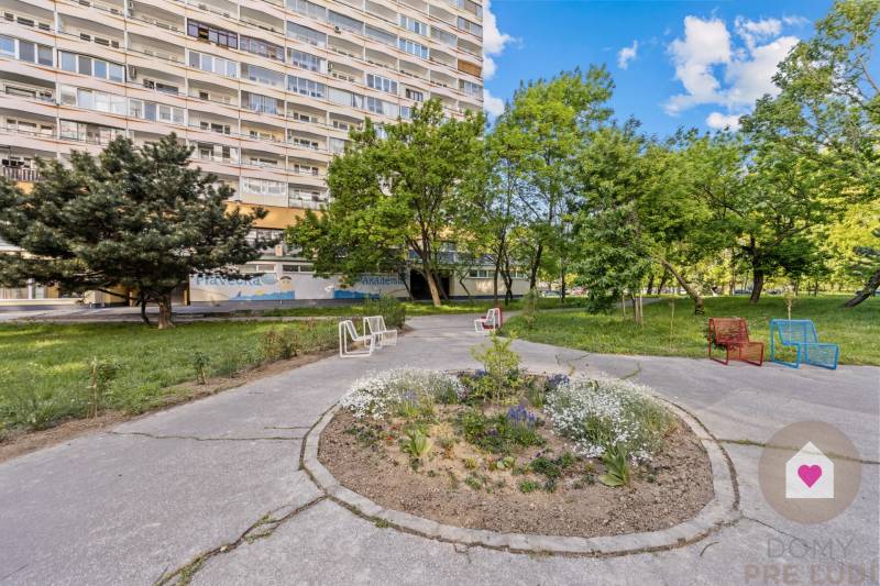 BA/PETRŽALKA-Sale of a spacious 3-room apartment with a loggia 