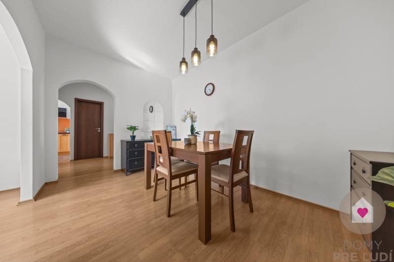BA/PETRŽALKA-Sale of a spacious 3-room apartment with a loggia 