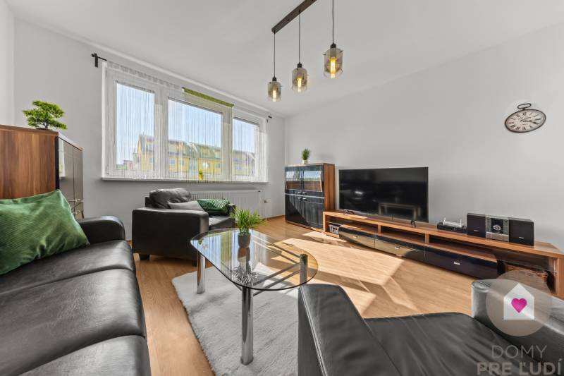 BA/PETRŽALKA-Sale of a spacious 3-room apartment with a loggia 