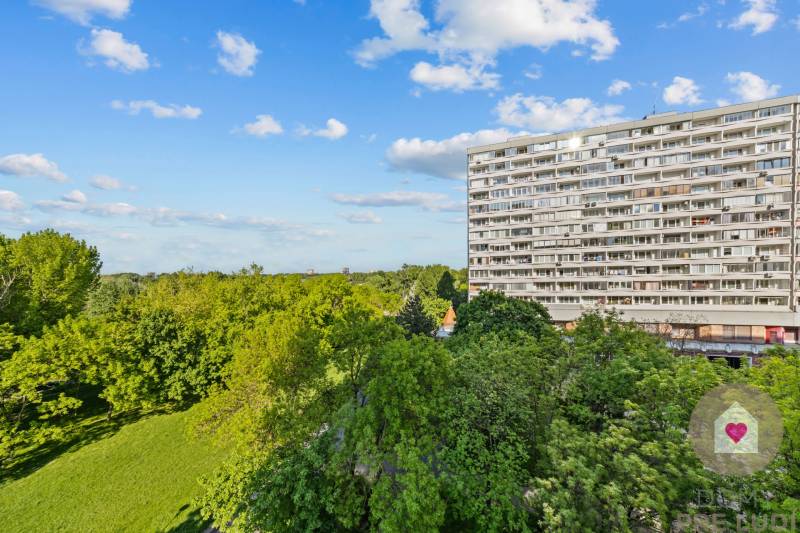 BA/PETRŽALKA-Sale of a spacious 3-room apartment with a loggia 