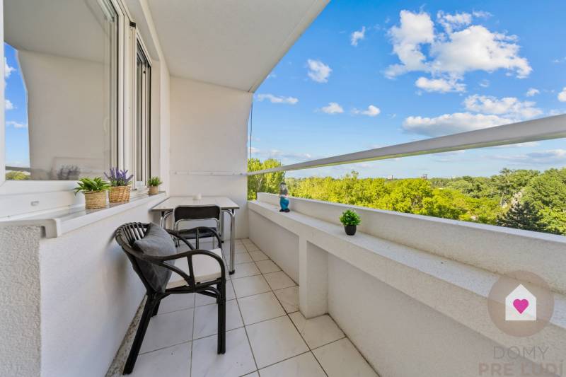 BA/PETRŽALKA-Sale of a spacious 3-room apartment with a loggia 