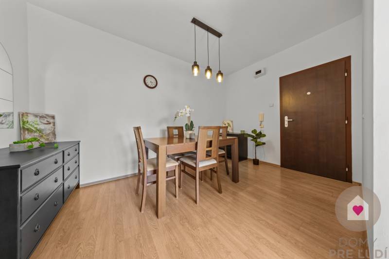 BA/PETRŽALKA-Sale of a spacious 3-room apartment with a loggia 
