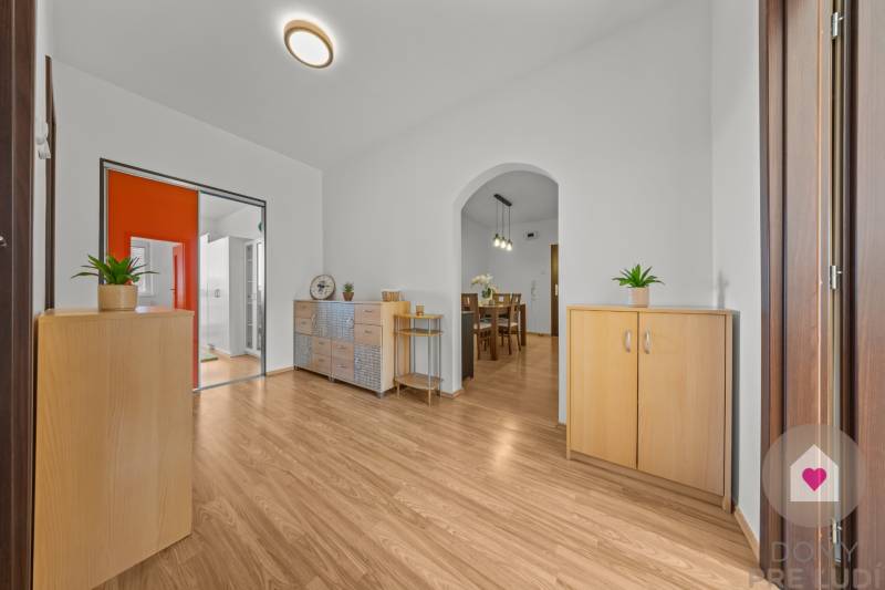 BA/PETRŽALKA-Sale of a spacious 3-room apartment with a loggia 
