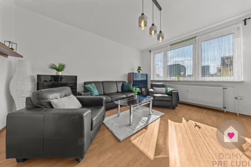 BA/PETRŽALKA-Sale of a spacious 3-room apartment with a loggia 