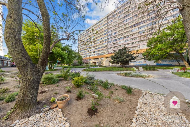 BA/PETRŽALKA-Sale of a spacious 3-room apartment with a loggia 