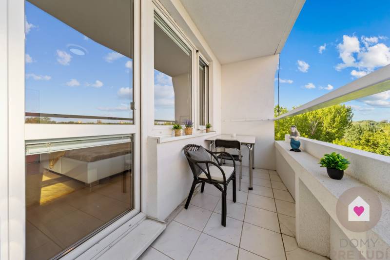 BA/PETRŽALKA-Sale of a spacious 3-room apartment with a loggia 