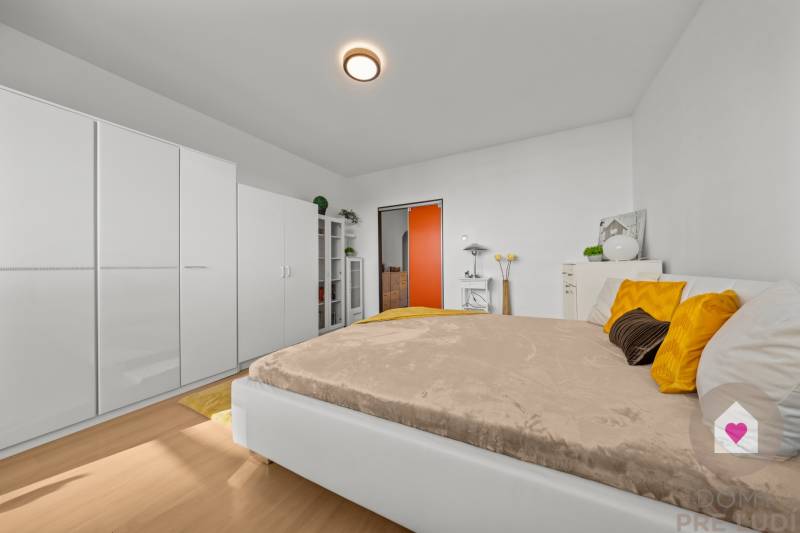 BA/PETRŽALKA-Sale of a spacious 3-room apartment with a loggia 
