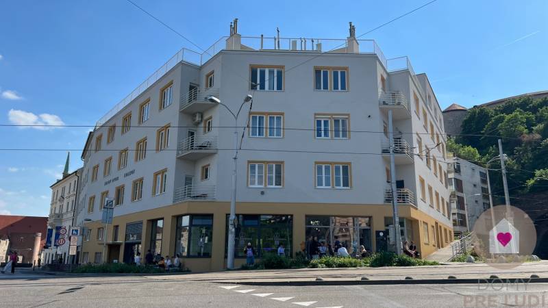 BA I-Rent of a large modern 4-room apartment with 2 balconies-Židovská