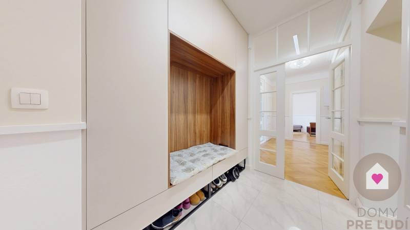 BA I-Rent of a large modern 4-room apartment with 2 balconies-Židovská