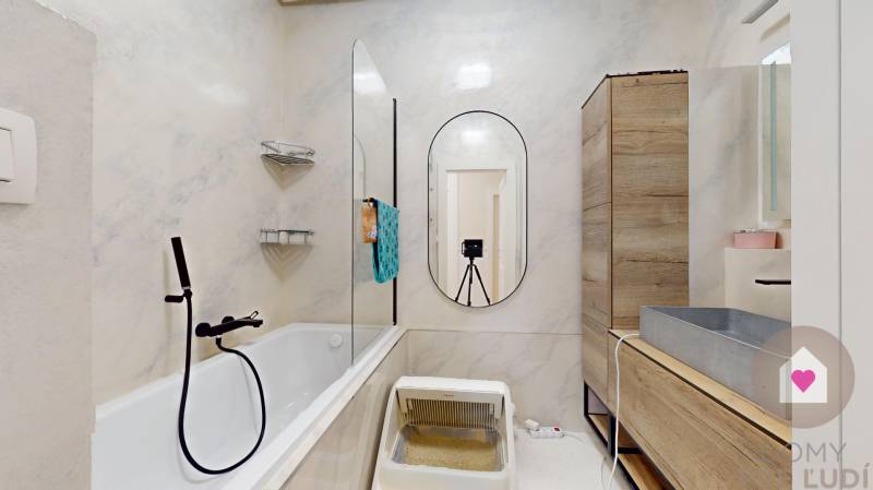 BA I-Rent of a large modern 4-room apartment with 2 balconies-Židovská