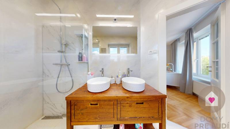 BA I-Rent of a large modern 4-room apartment with 2 balconies-Židovská