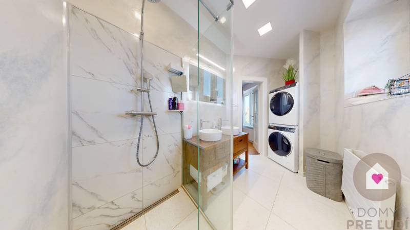 BA I-Rent of a large modern 4-room apartment with 2 balconies-Židovská