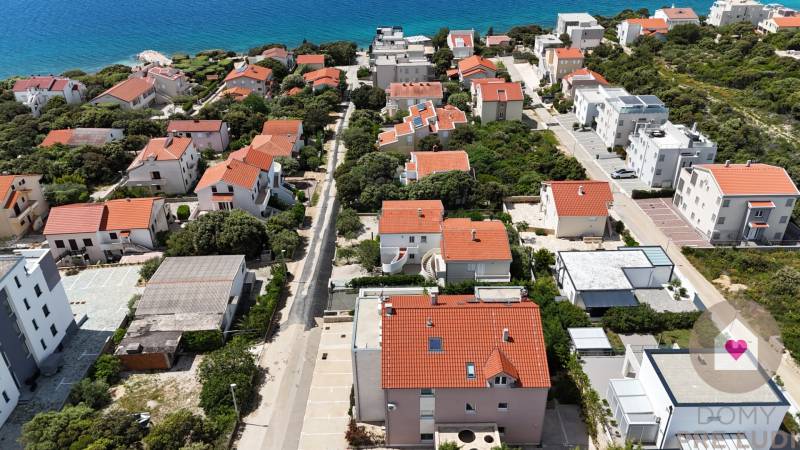 PAG/MANDRE - 2 apartments for the price of one - 190m from the sea ​
