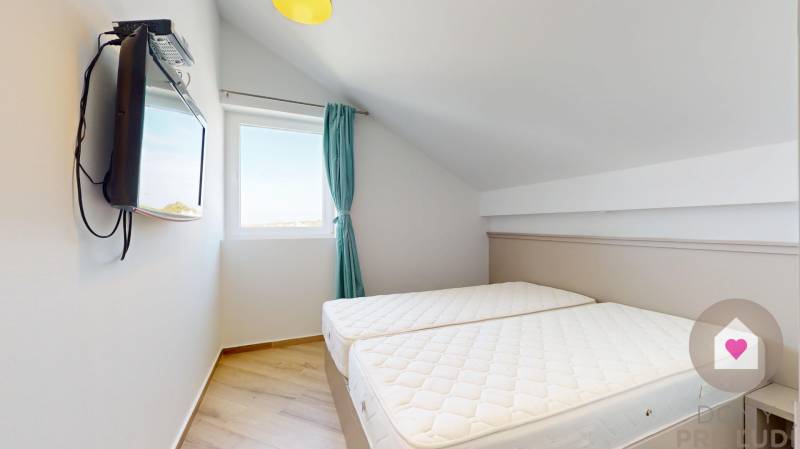 PAG/MANDRE - 2 apartments for the price of one - 190m from the sea ​