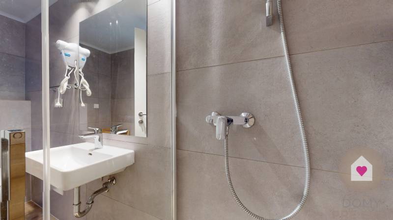 PAG/MANDRE - 2 apartments for the price of one - 190m from the sea ​