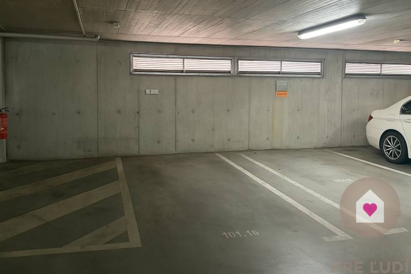BA/RUŽINOV - Spacious parking space on 1st floor - Freezer area