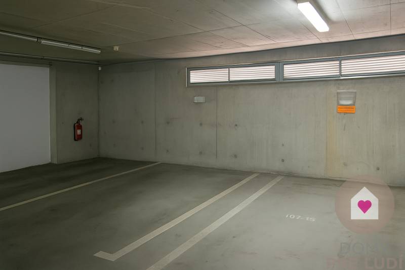 BA/RUŽINOV - Spacious parking space on 1st floor - Freezer area