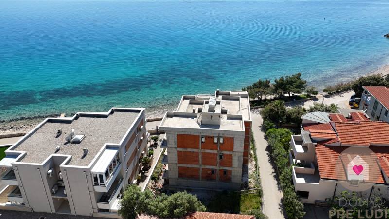 HR/PAG/MANDRE- Predaj luxusných apartmánov s terasami priamo na pláži-1.rad