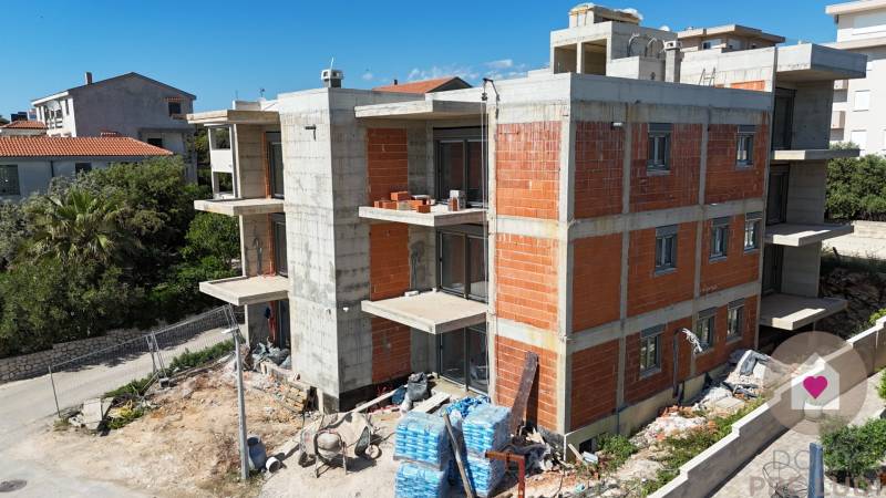 HR/PAG/MANDRE- Predaj luxusných apartmánov s terasami priamo na pláži-1.rad