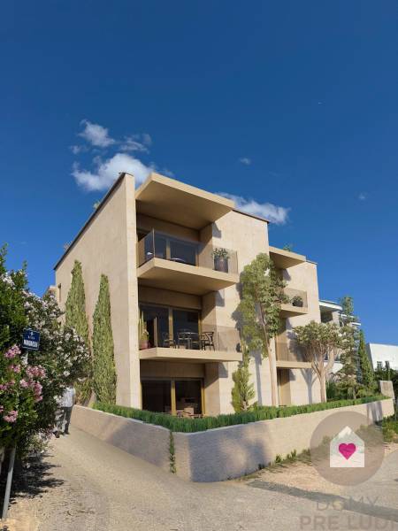 HR/PAG/MANDRE- Predaj luxusných apartmánov s terasami priamo na pláži-1.rad