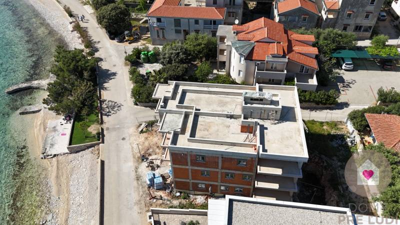 HR/PAG/MANDRE- Predaj luxusných apartmánov s terasami priamo na pláži-1.rad