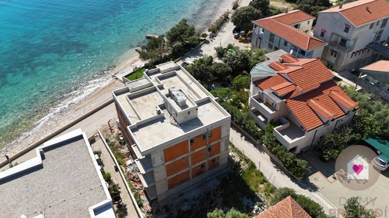 HR/PAG/MANDRE- Predaj luxusných apartmánov s terasami priamo na pláži-1.rad
