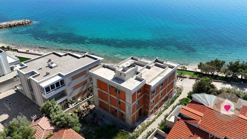HR/PAG/MANDRE- Predaj luxusných apartmánov s terasami priamo na pláži-1.rad