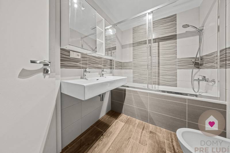 BA-Sale of a 4-room apartment in new building in Čerešne with terrace