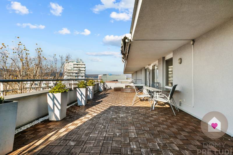 BA/RUŽINOV- 2-room apartment with private entrance and terrace