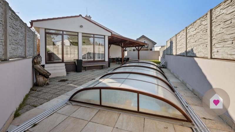BA/VRAKUŇA-Sale of 5-family house in a private alley with swimming poo