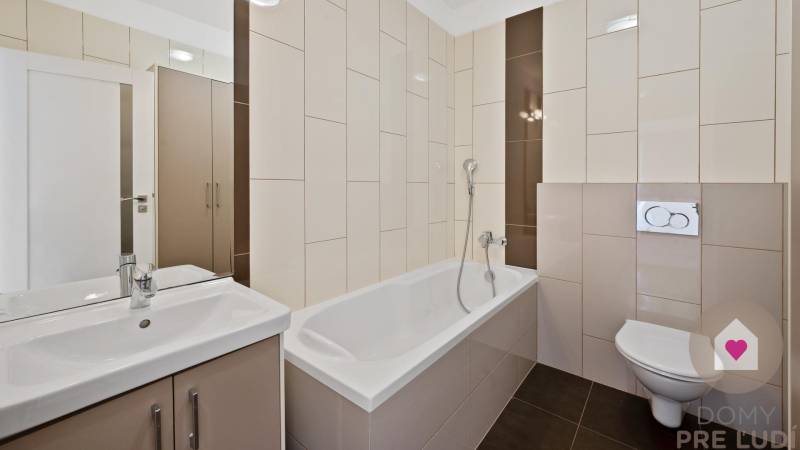 BA/VRAKUŇA-Sale of 5-family house in a private alley with swimming poo