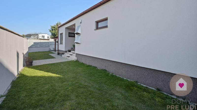 BA/VRAKUŇA-Sale of 5-family house in a private alley with swimming poo